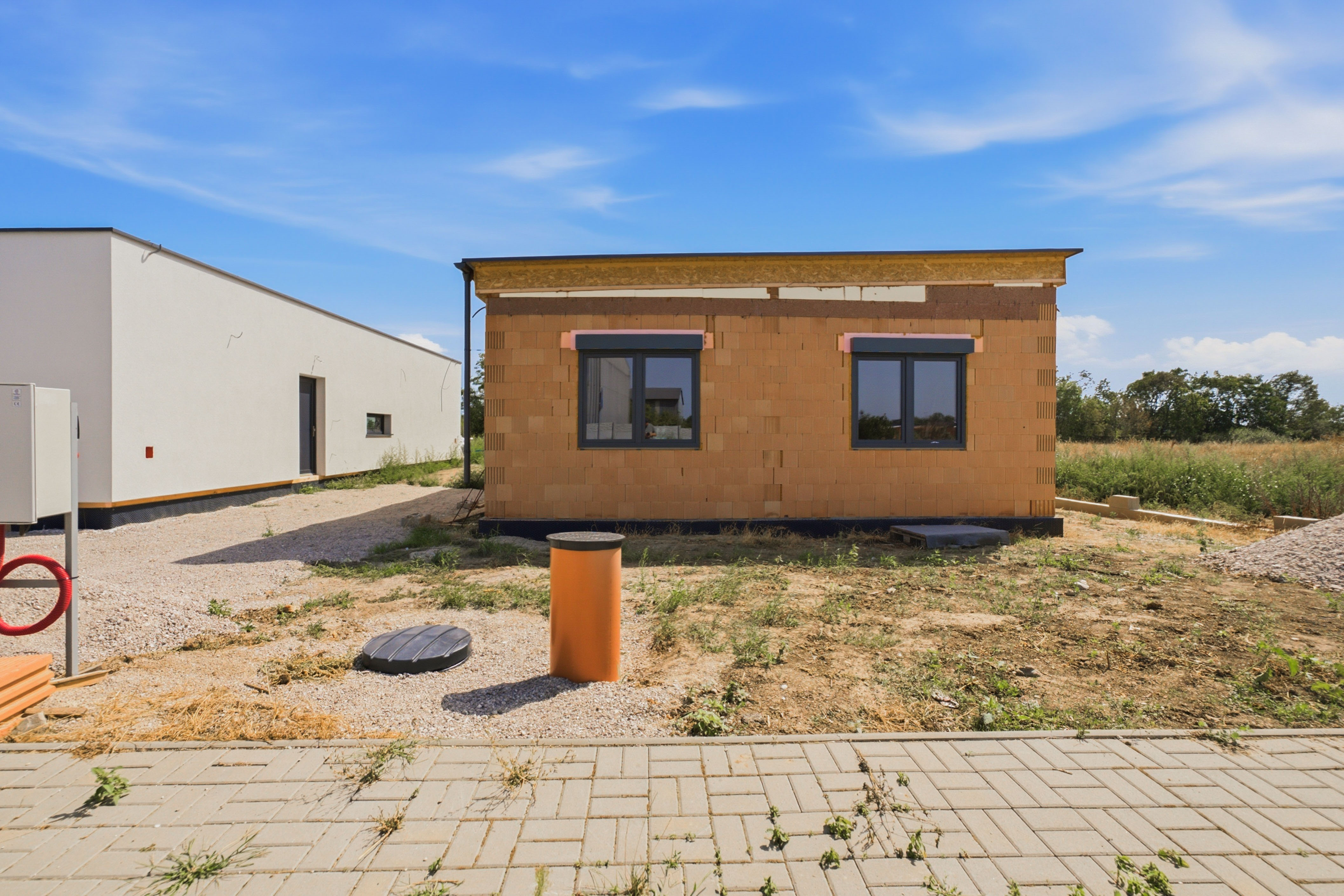 MODERNÝ 4-IZBOVÝ BUNGALOV | SLOVENSKÁ NOVÁ VES | POZEMOK 508 m² | ÚŽITKOVÁ PLOCHA 120 m²